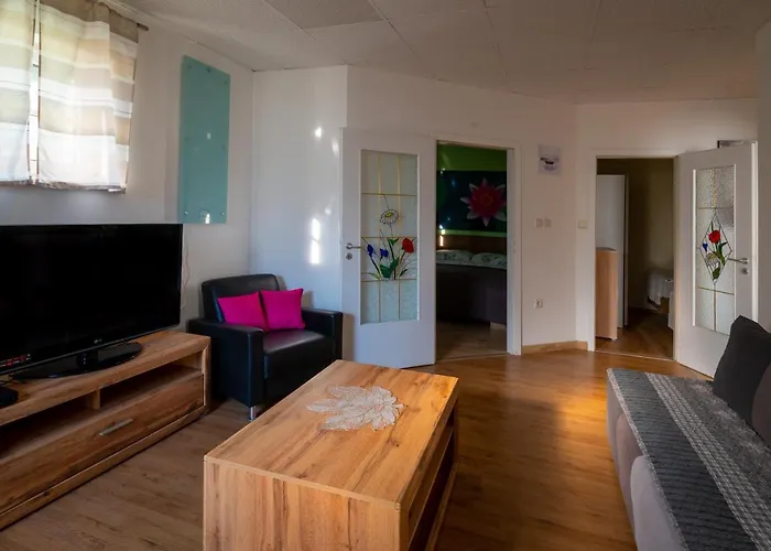 Honey Bee アパート ブレッド